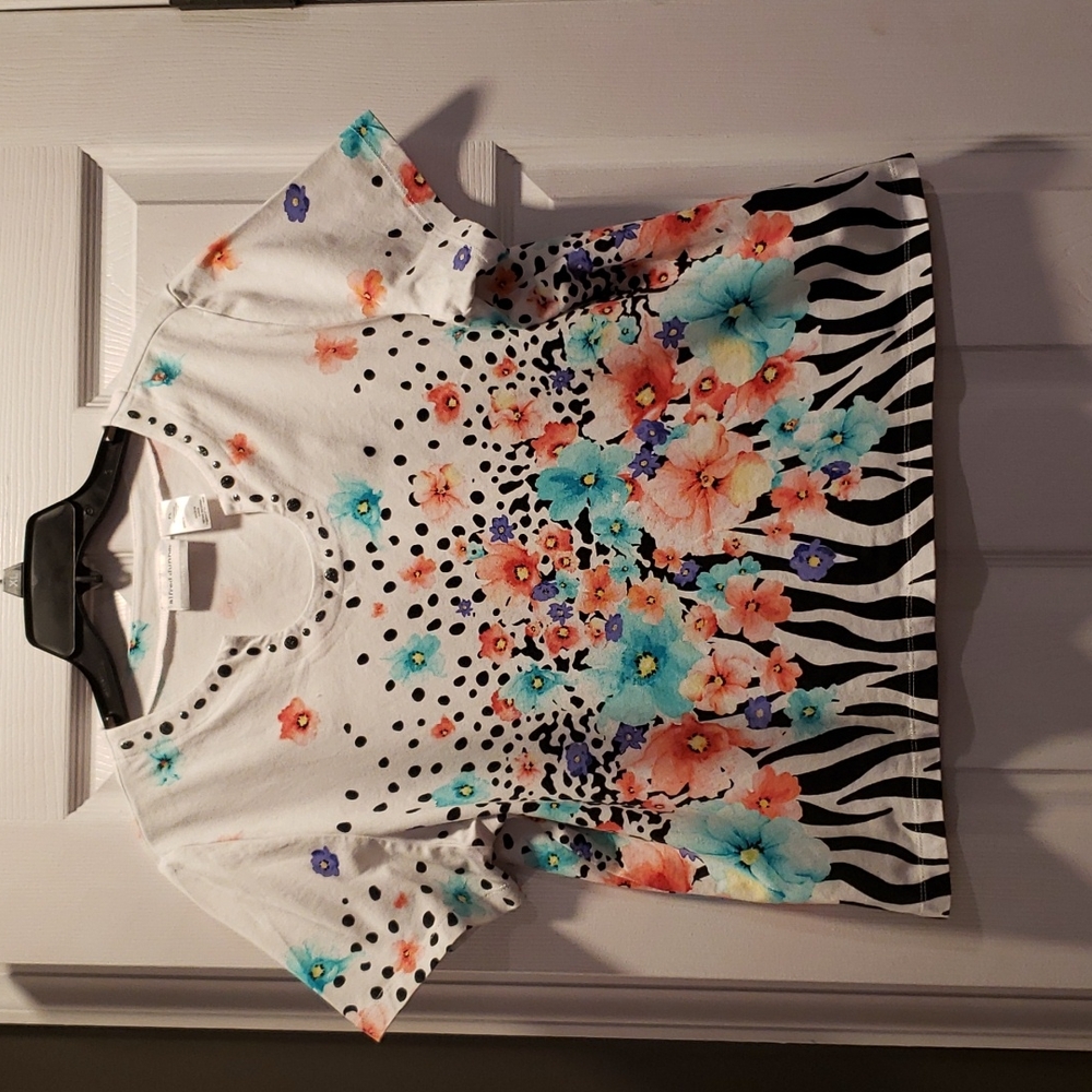 Alfred Dunner PL mixed print & colors short sleeve top w beaded neckline